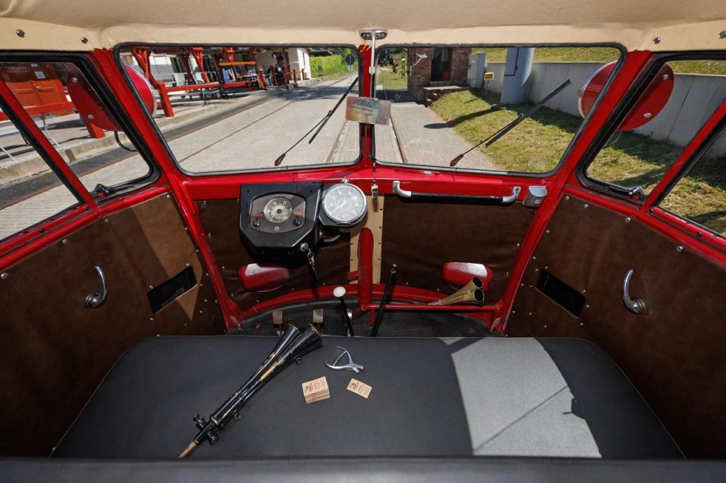 Wnętrze torowej wersji Volkswagen T1 Combi